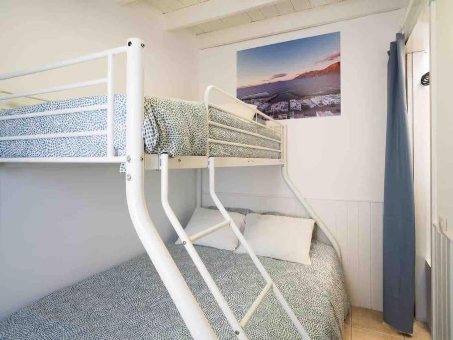 Famara, Apto. En Zona Tranquila A 200M Del Mar. Apartamento Exterior foto